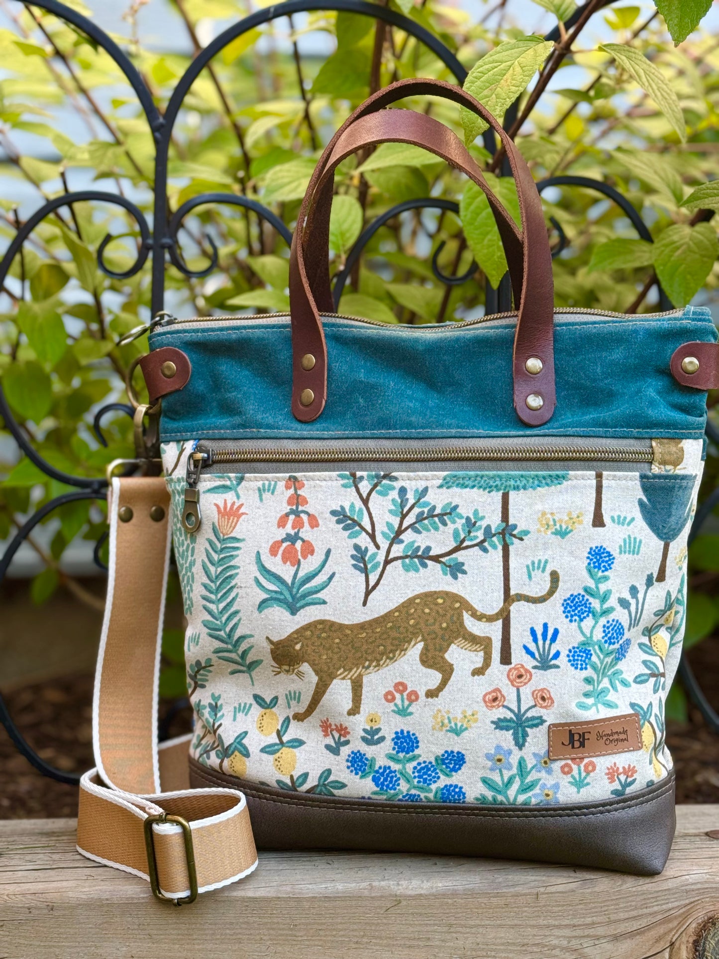 Aberdeen Tote Bag / Crossbody - Menagerie in Natural Cream