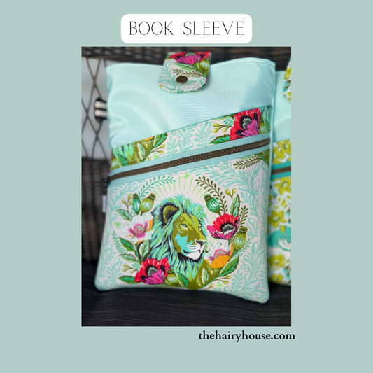 Book Sleeve Large - Lion on Mint Dayflex